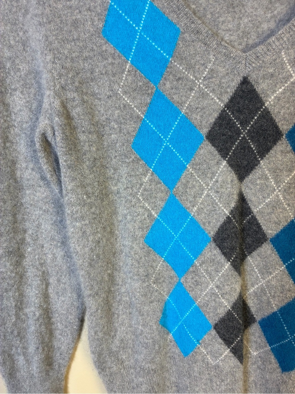 Apt. 9 100% Cashmere V Neck Argyle Pullover Sweater - Picture 7 of 11